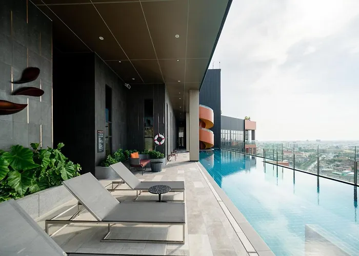 公寓 500m Bts L Chao Phraya River L Pool And Gym 曼谷